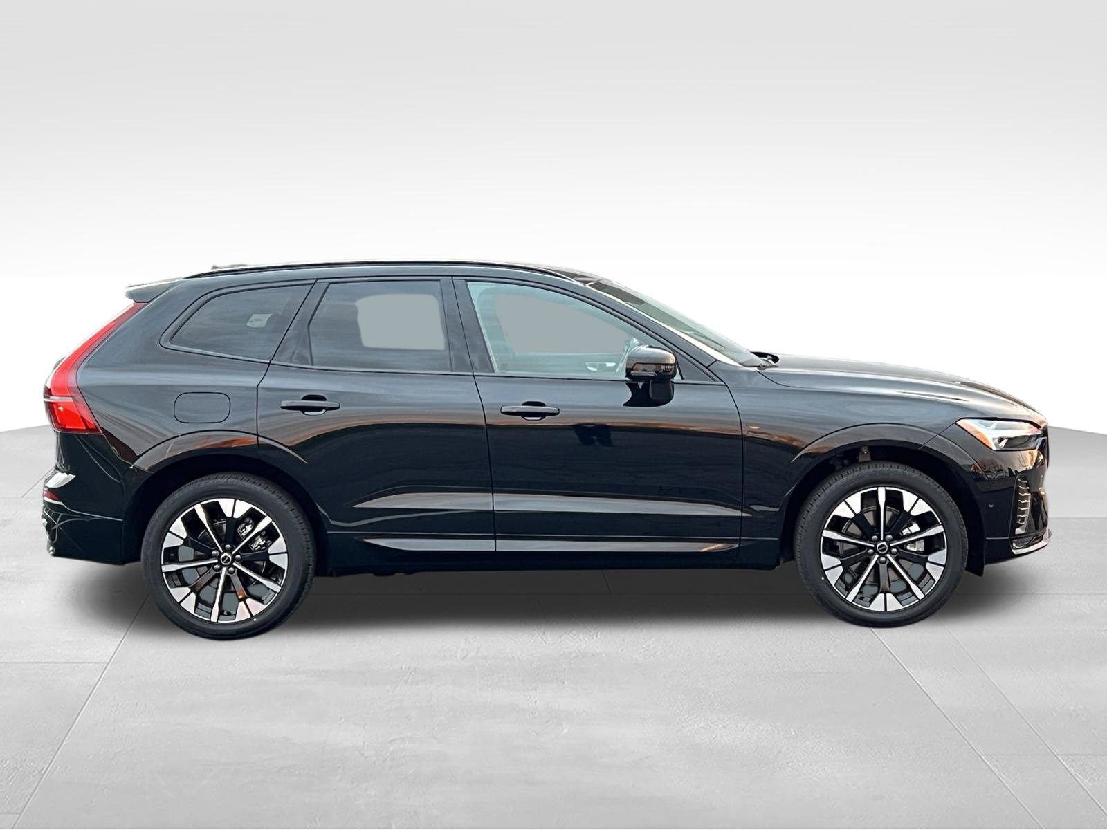 New 2026 Volvo XC60 B5 Plus w/ Climate Package AWD/4WD image 7