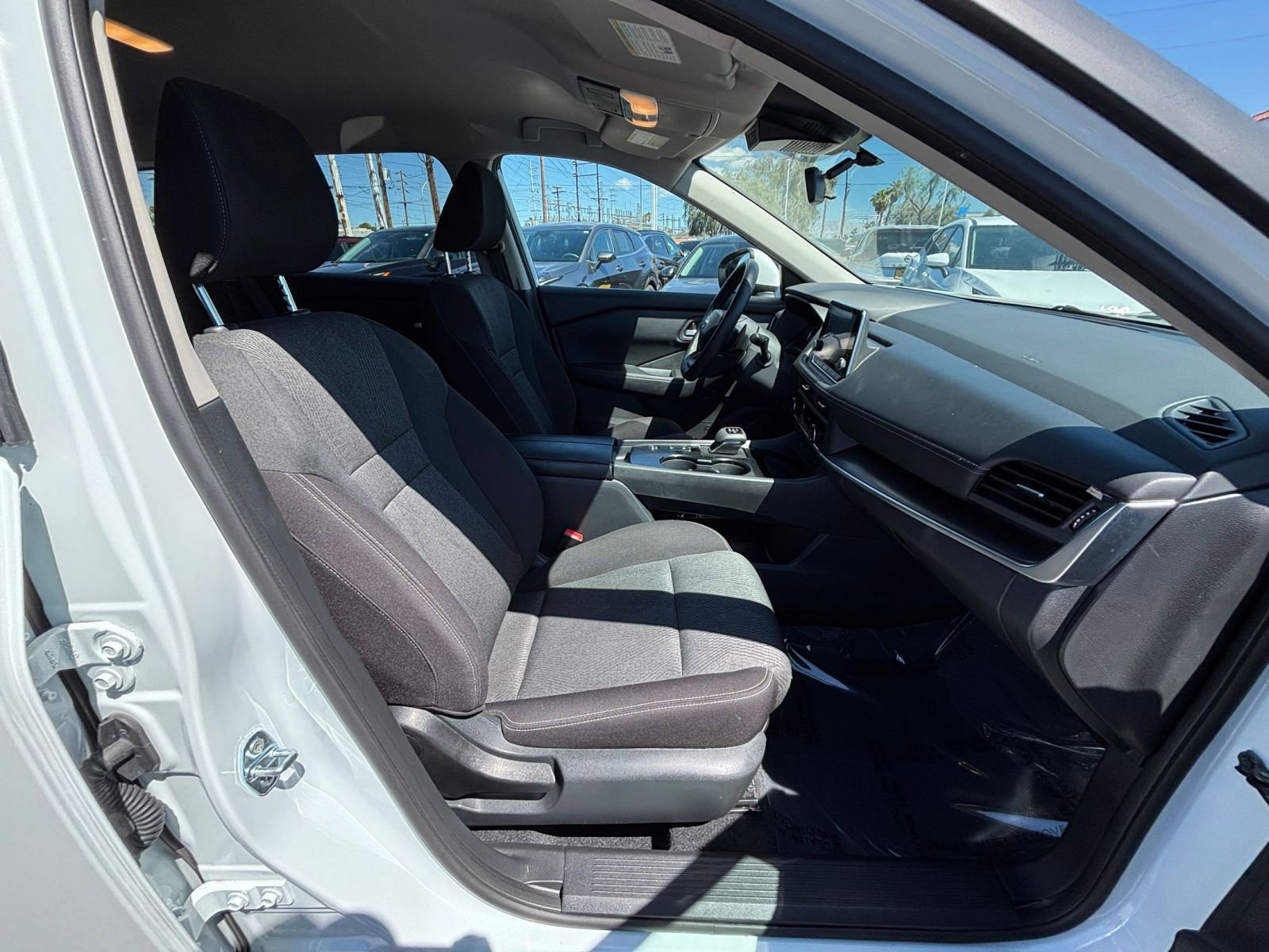 Used 2025 Nissan Rogue SV FWD image 29