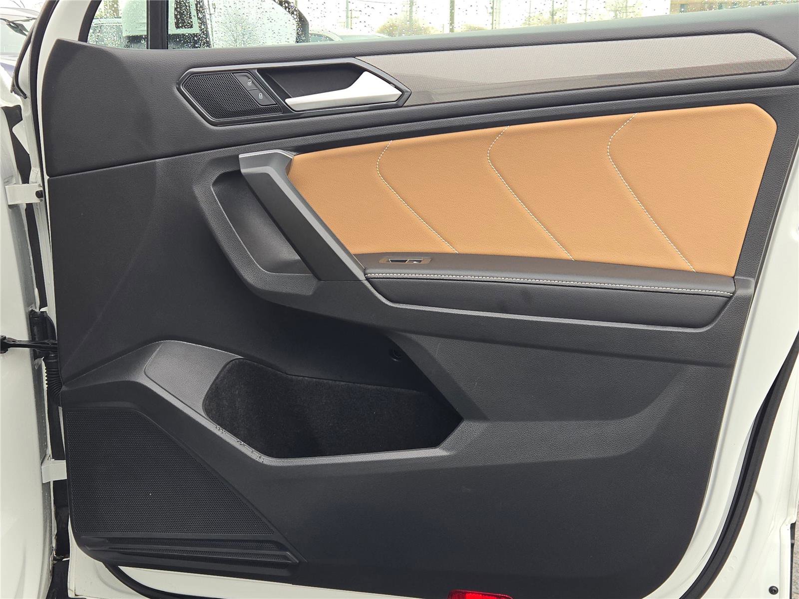 Used 2024 Volkswagen Tiguan SE image 9