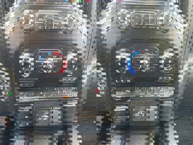 Used 2021 GMC Sierra 2500 AT4 w/ AT4 Preferred Package image 19