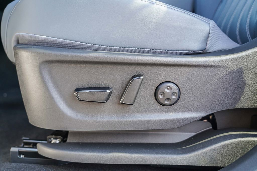 New 2025 Nissan Ariya Platinum image 25