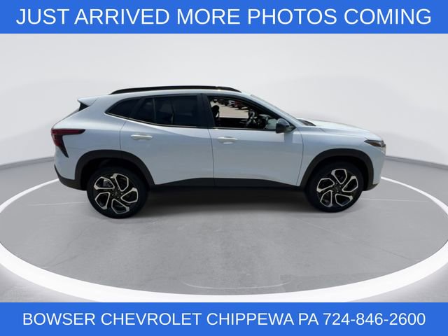 Certified 2025 Chevrolet Trax RS w/ Driver Confidence Package image 9