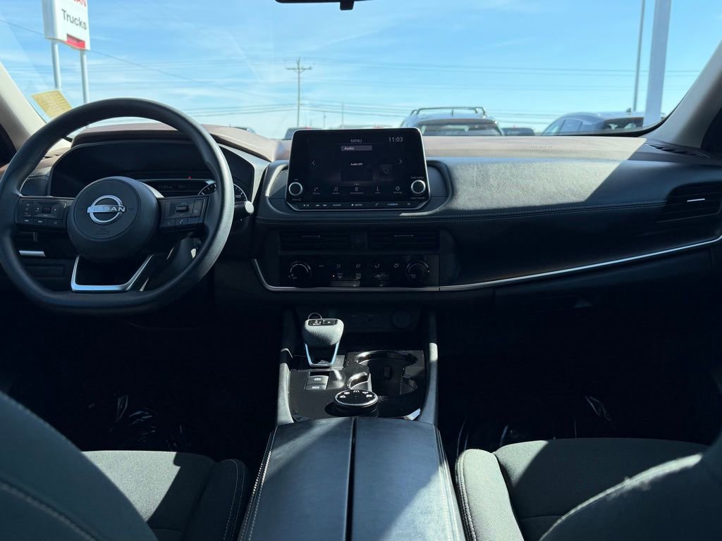 Used 2023 Nissan Rogue S image 23