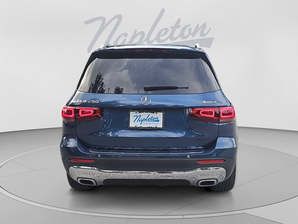 Used 2023 Mercedes-Benz GLB 250 4MATIC w/ Premium Package image 4