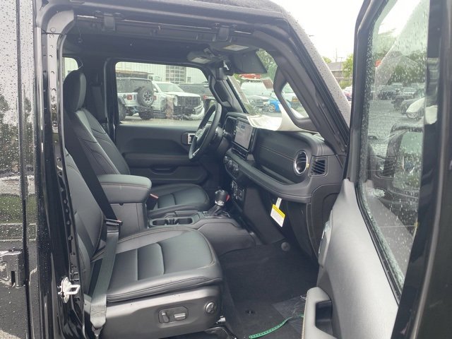 New 2025 Jeep Wrangler Sahara image 28