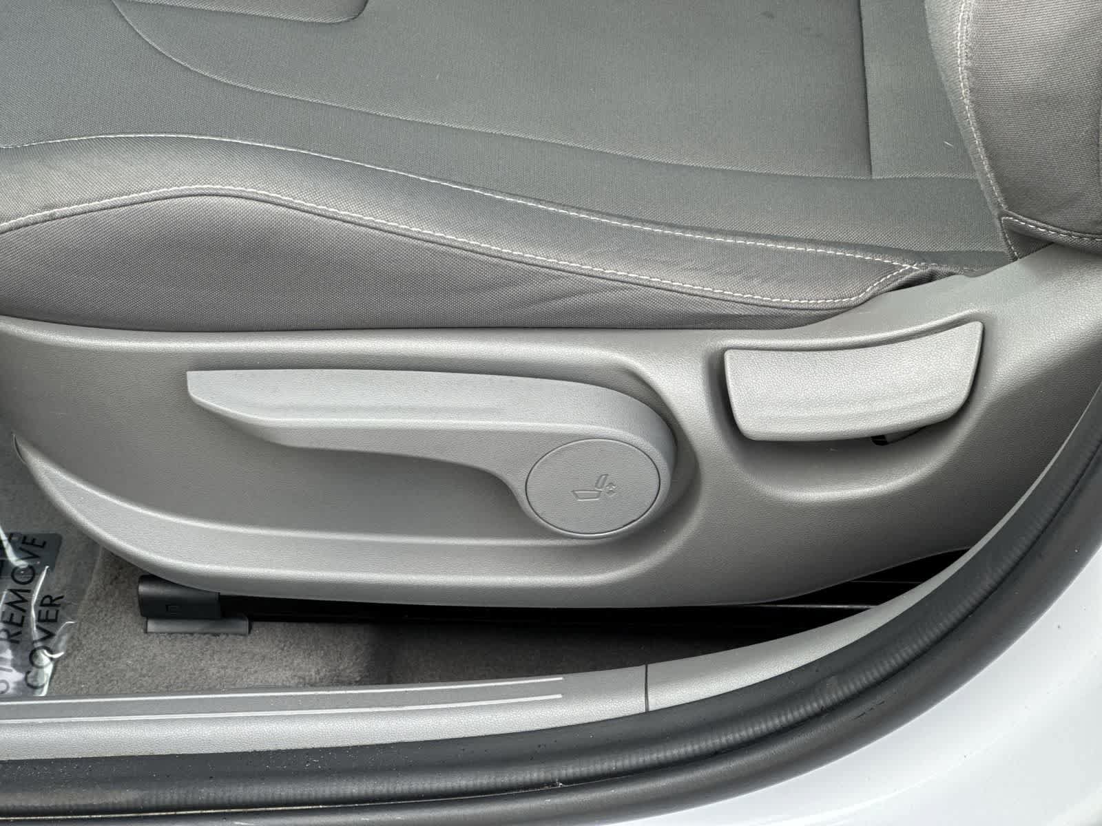 Used 2024 Hyundai Elantra SEL FWD image 24