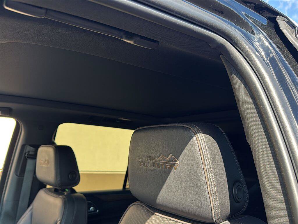 Used 2024 Chevrolet Tahoe High Country AWD/4WD image 11
