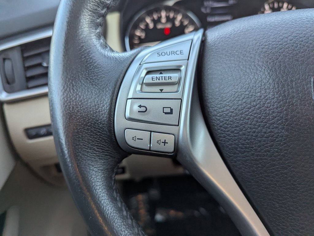 Used 2016 Nissan Rogue SL w/ SL Premium Package image 25