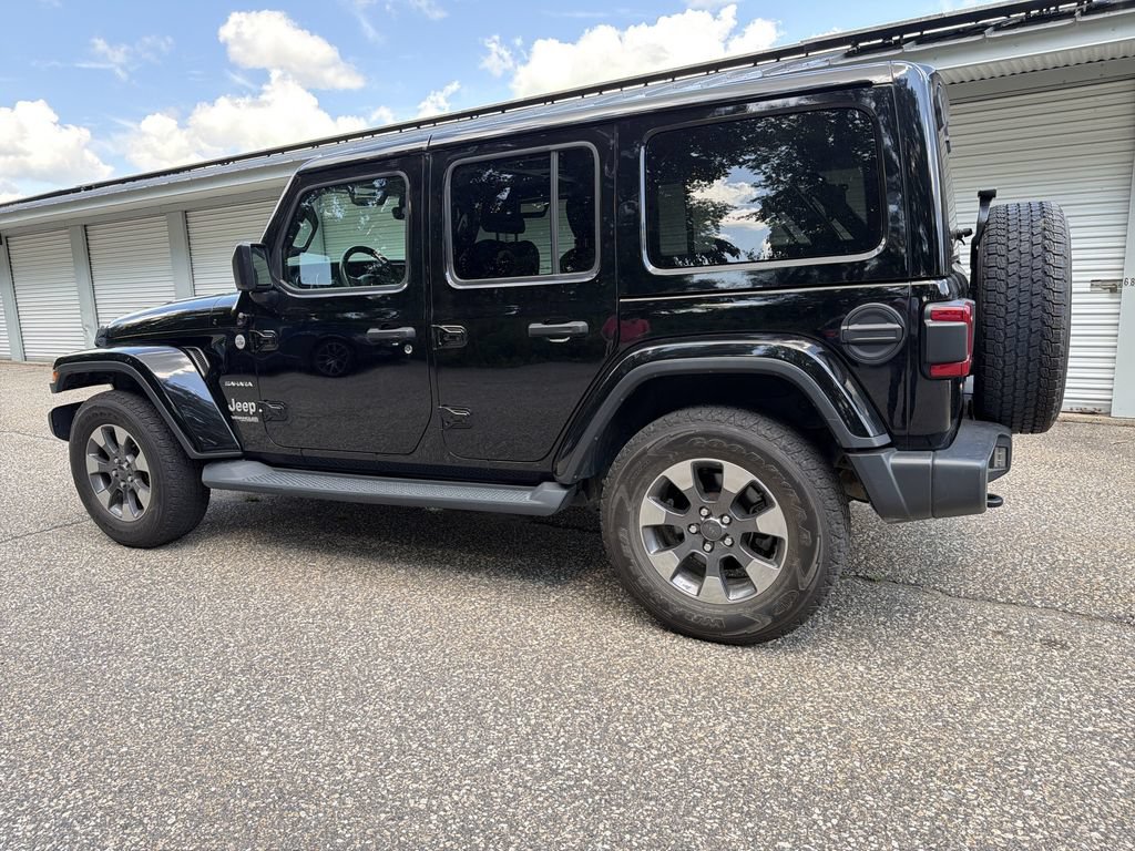Used 2018 Jeep Wrangler Unlimited Sahara w/ Dual Top Group AWD/4WD image 2