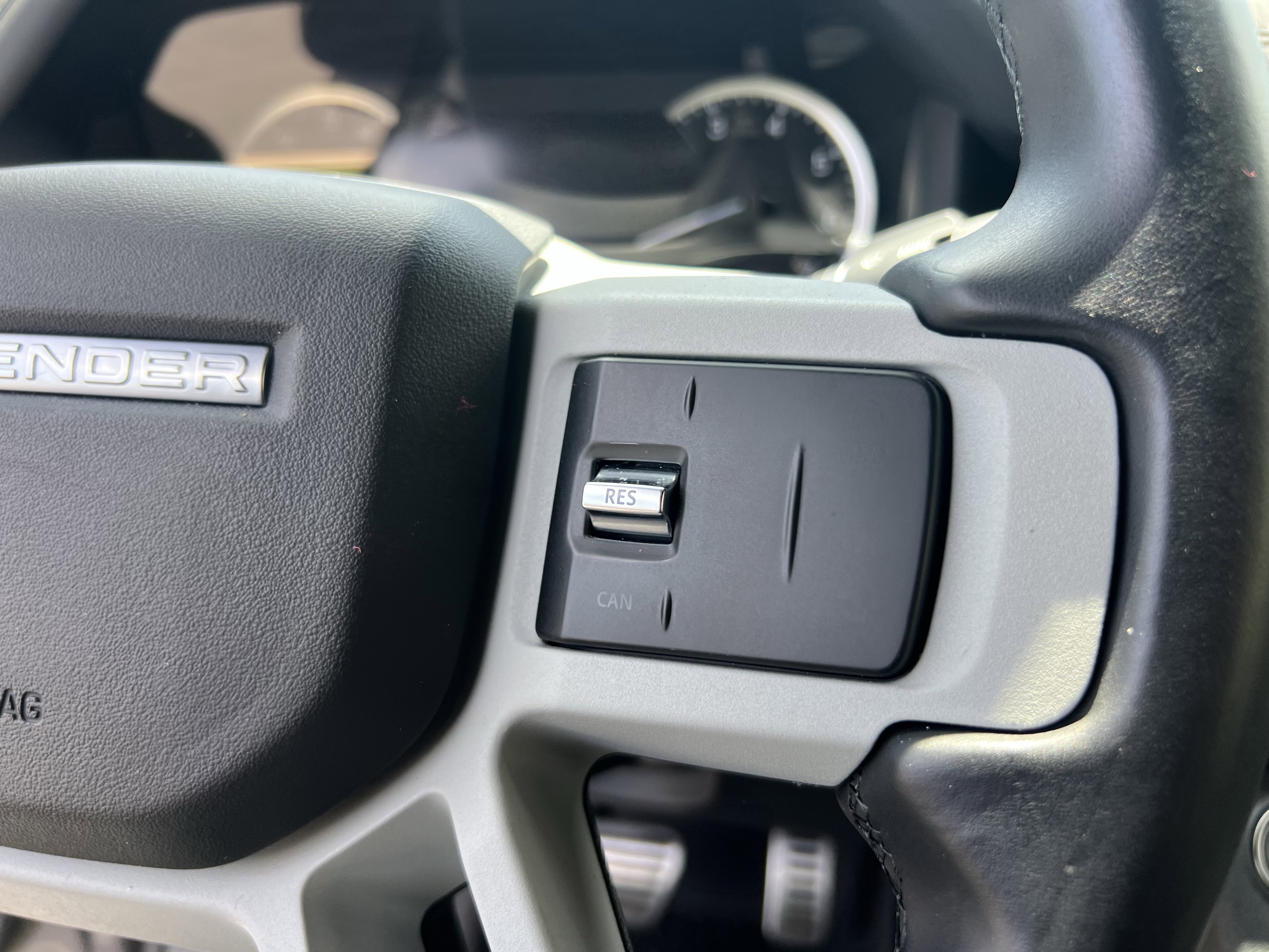 Certified 2023 Land Rover Defender 90 SE image 23