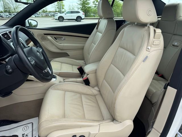 Used 2010 Volkswagen Eos Lux FWD image 25