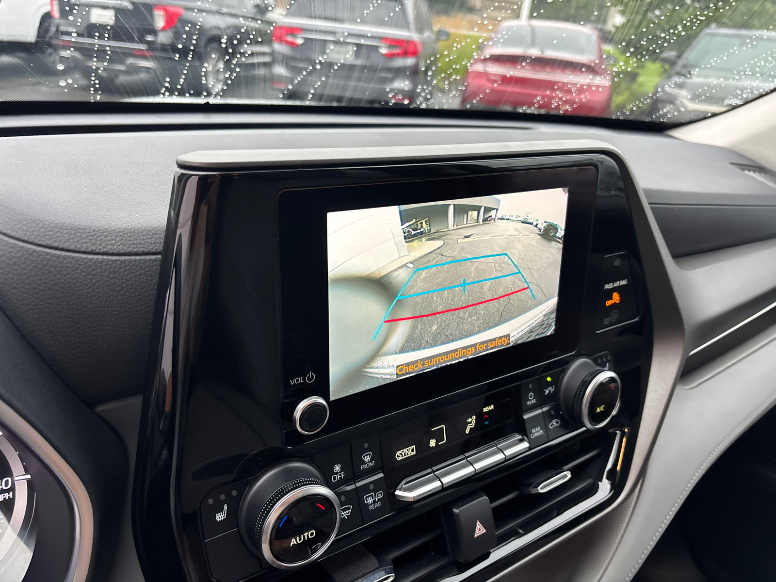 Used 2023 Toyota Highlander XLE AWD/4WD image 20