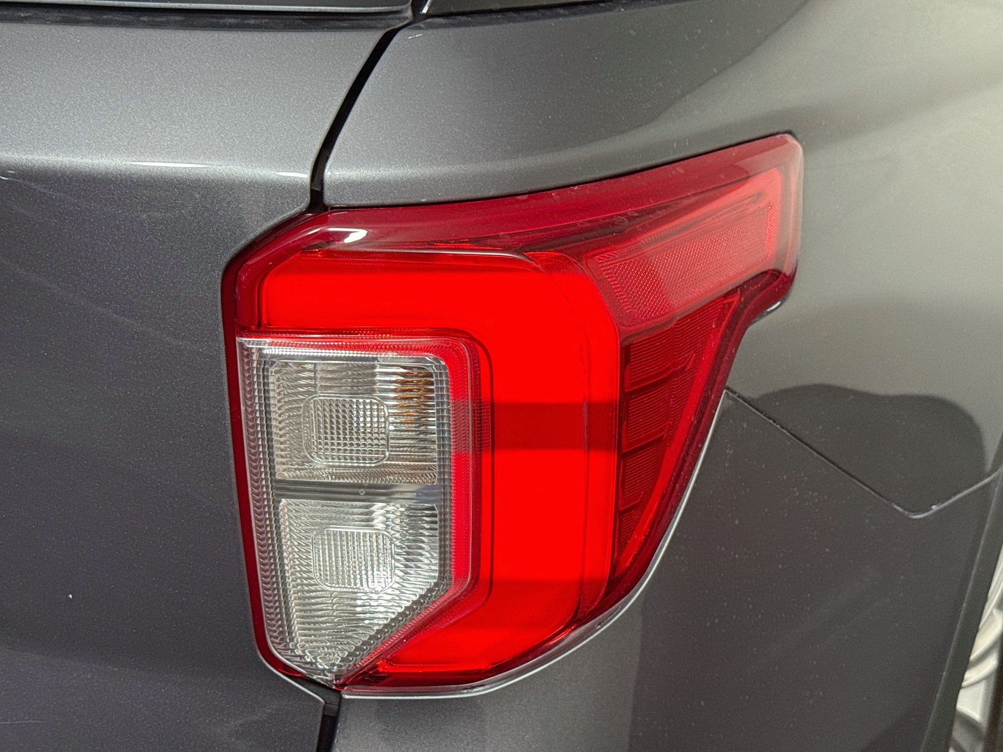 Used 2024 Ford Explorer Limited w/ Limited Technology Package RWD image 34