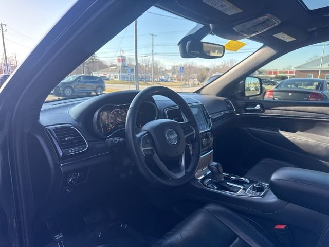 Used 2019 Jeep Grand Cherokee Overland AWD/4WD image 9