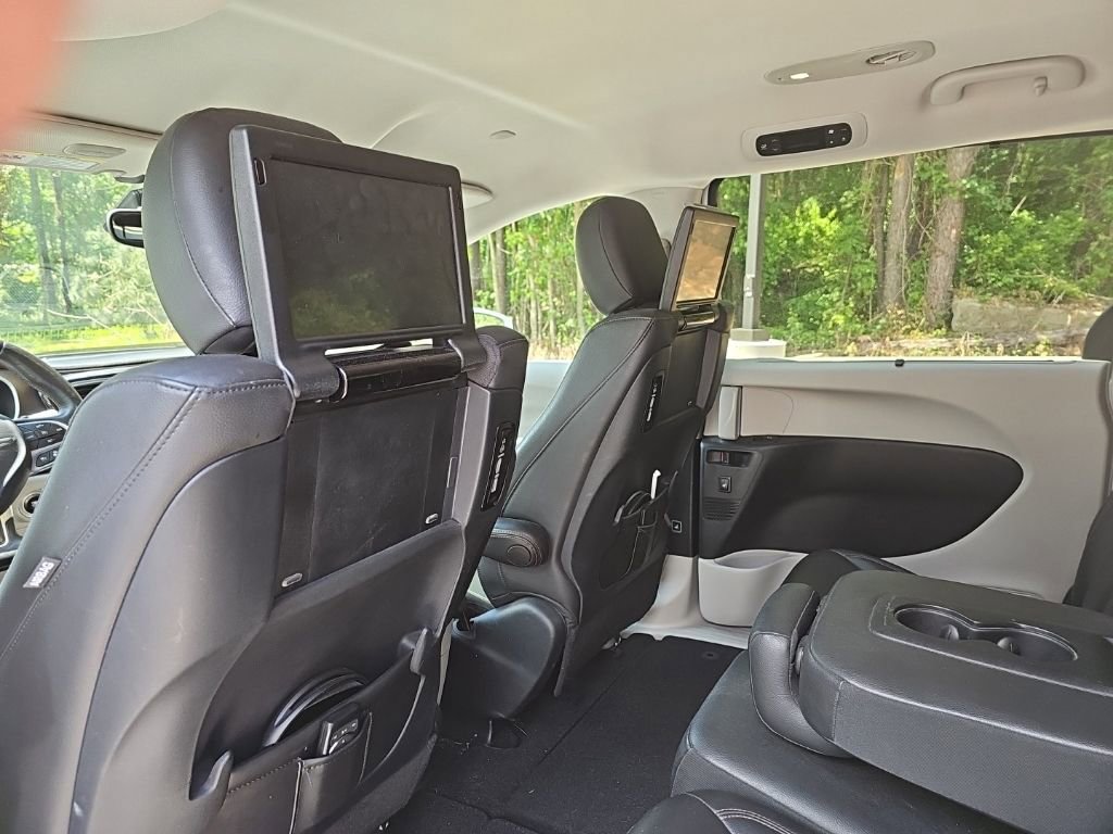 Used 2017 Chrysler Pacifica Touring-L Plus w/ Advanced Safetytec Group FWD image 15