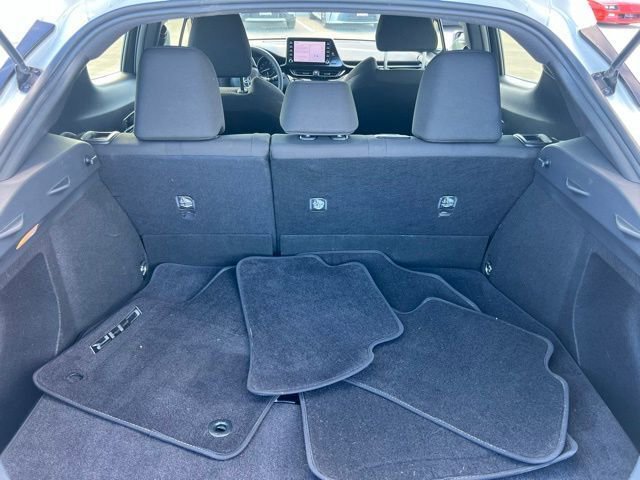 Used 2019 Toyota C-HR LE image 32