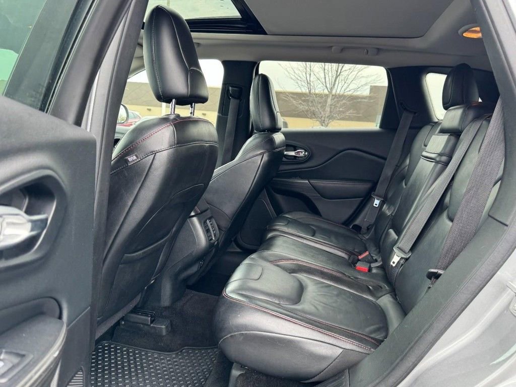 Used 2015 Jeep Cherokee Trailhawk w/ Comfort/Convenience Group image 10