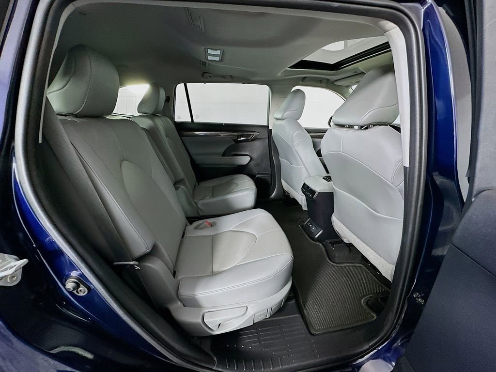 Used 2020 Toyota Highlander Limited image 28