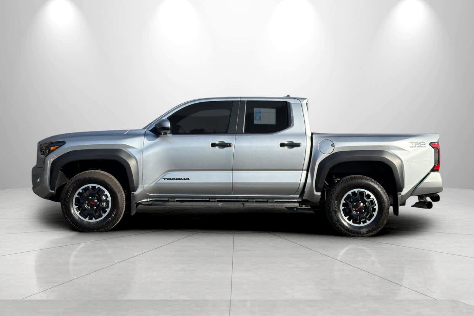 Used 2025 Toyota Tacoma TRD Off-Road AWD/4WD image 4