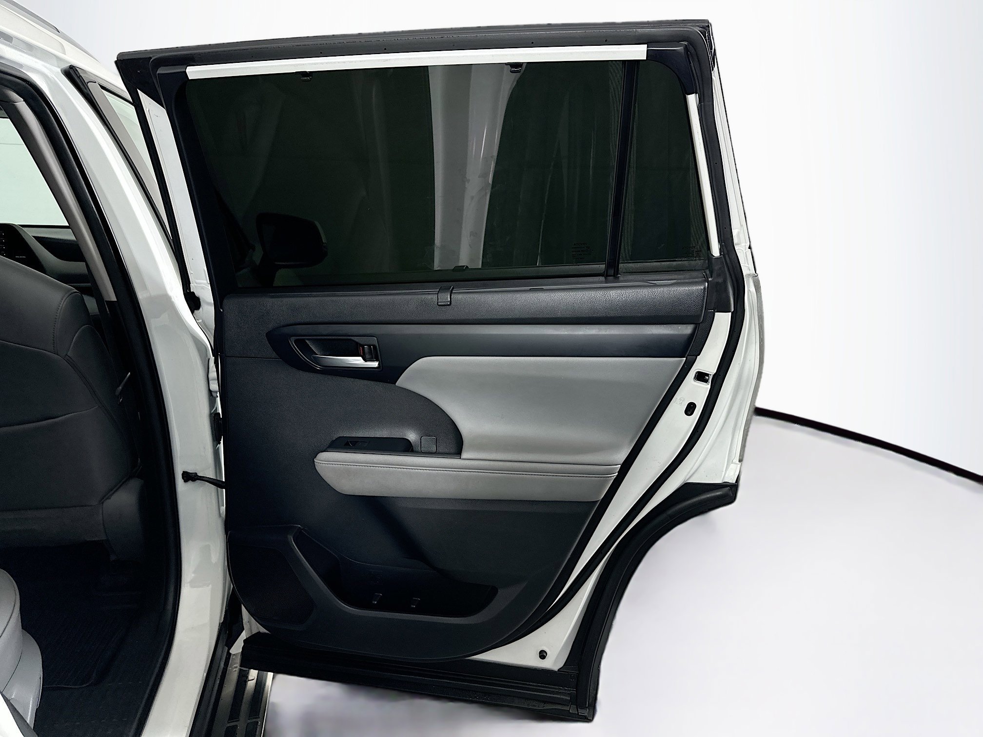 Used 2020 Toyota Highlander XLE image 34