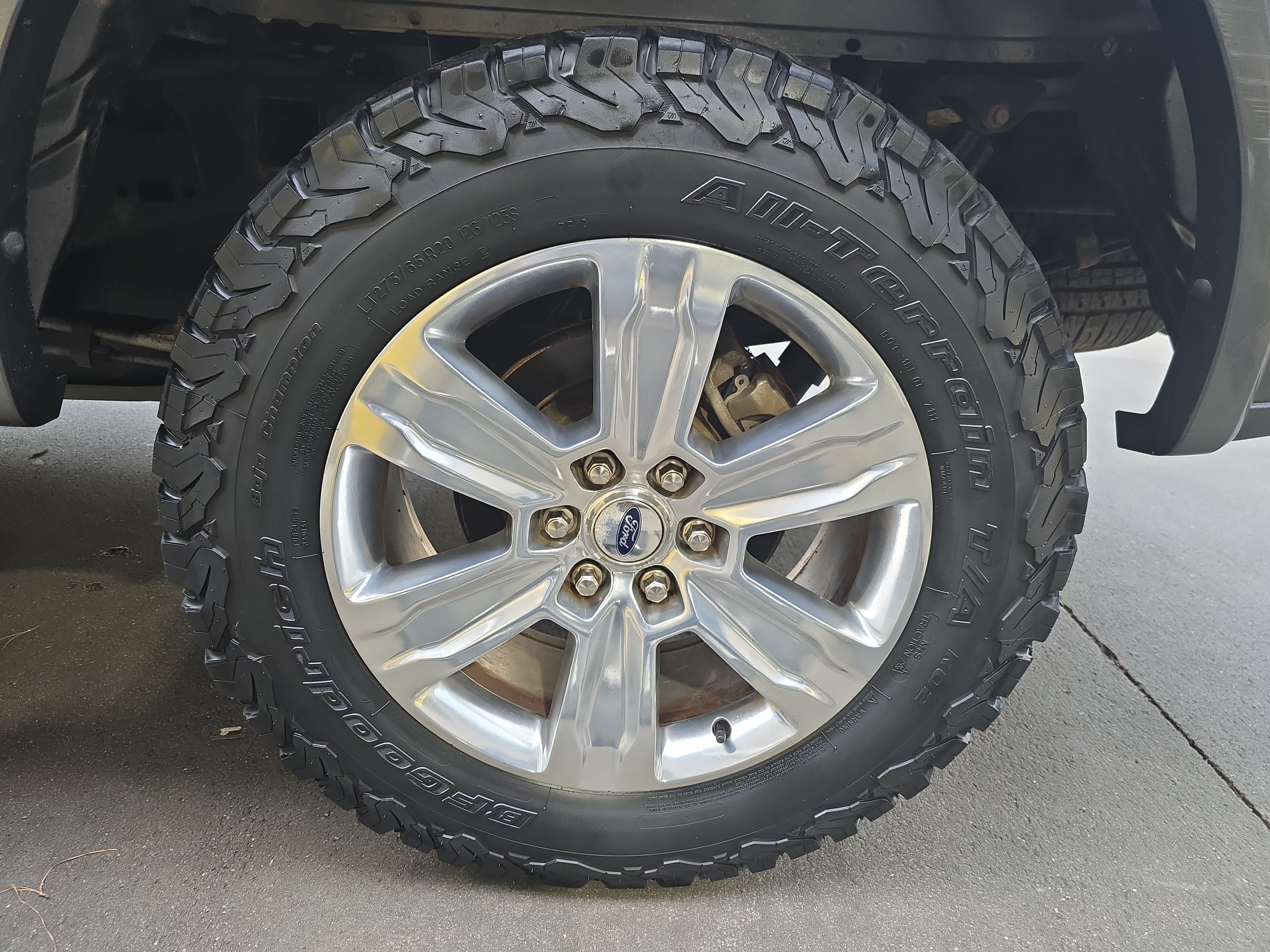 Used 2015 Ford F150 Platinum w/ Equipment Group 701A Luxury AWD/4WD image 32