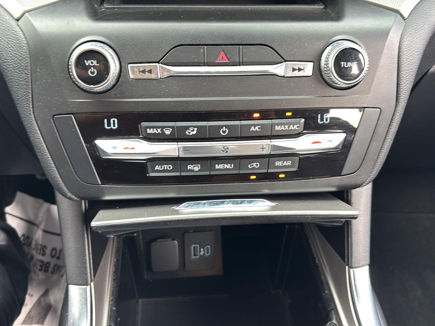 Used 2020 Ford Explorer XLT w/ Equipment Group 202A AWD/4WD image 15