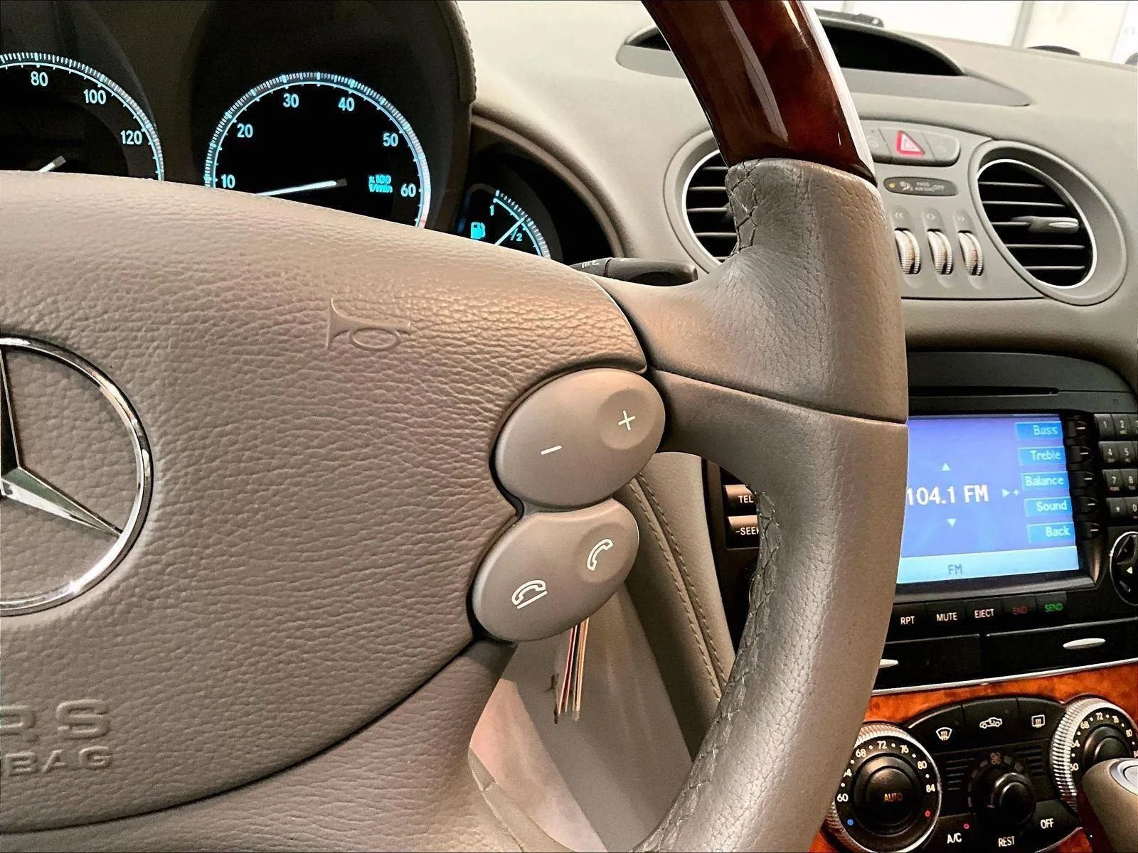 Used 2007 Mercedes-Benz SL 550 image 19