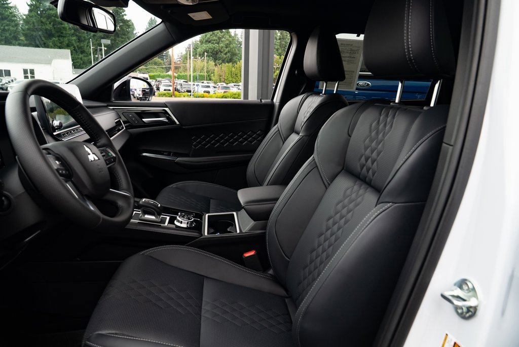Used 2025 Mitsubishi Outlander SEL Black Edition image 18