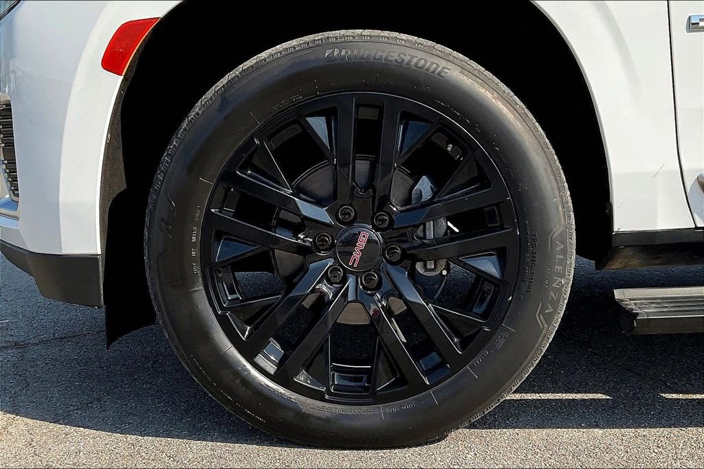 Used 2021 GMC Yukon Denali w/ Denali Premium Package image 8