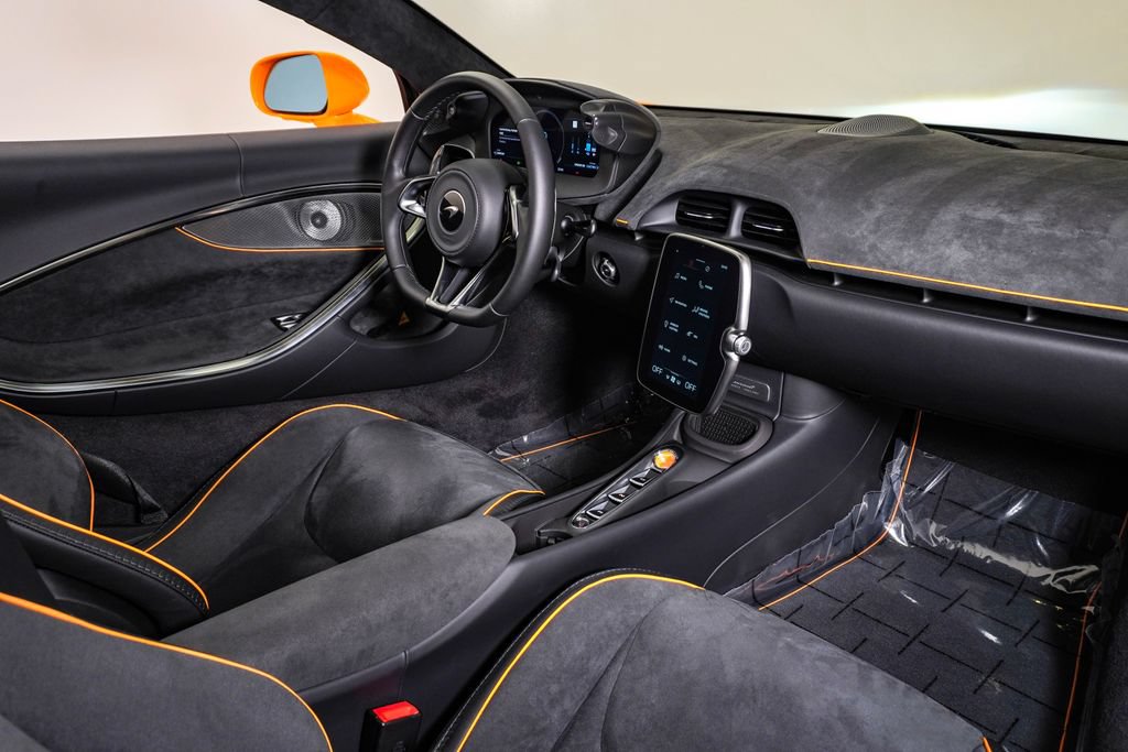 Used 2026 McLaren Artura Spider RWD image 20