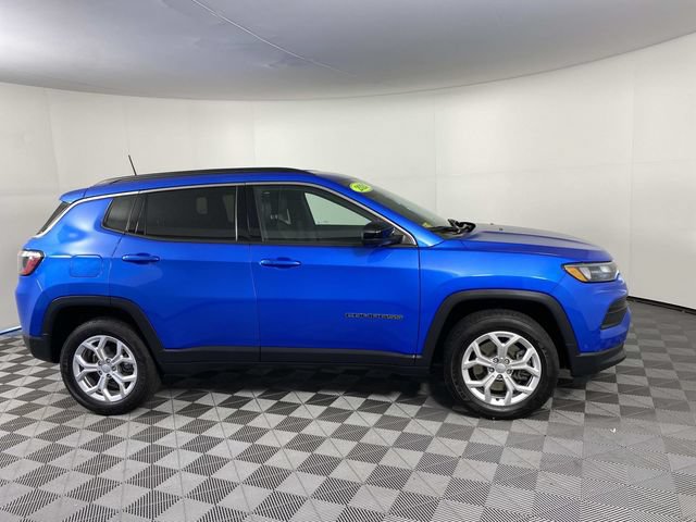 Used 2024 Jeep Compass Latitude w/ Convenience Group AWD/4WD image 10