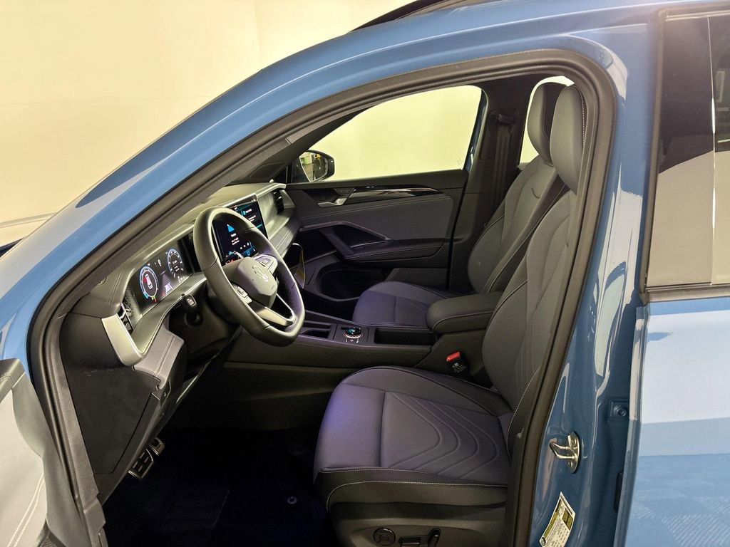 New 2025 Volkswagen Tiguan SE R-Line image 11