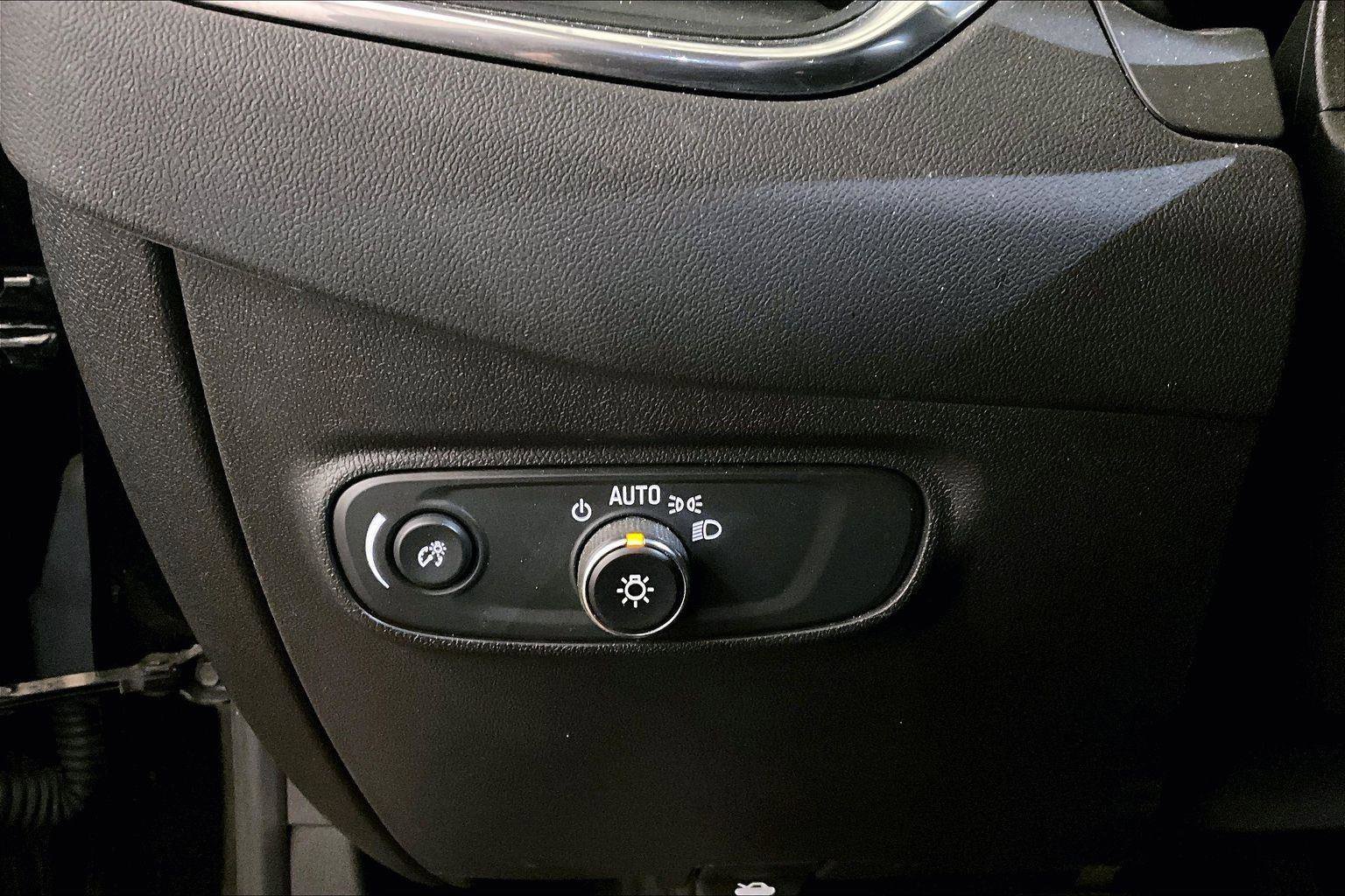 Used 2024 Chevrolet Equinox LS image 30