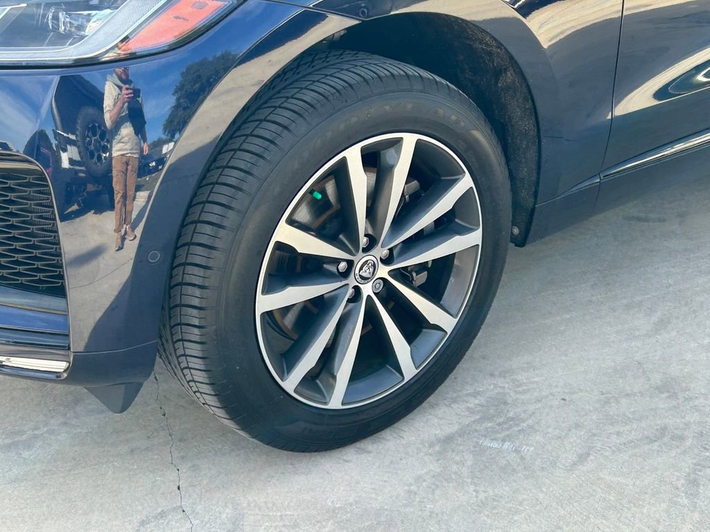 Used 2024 Jaguar F-PACE R-Dynamic S image 9