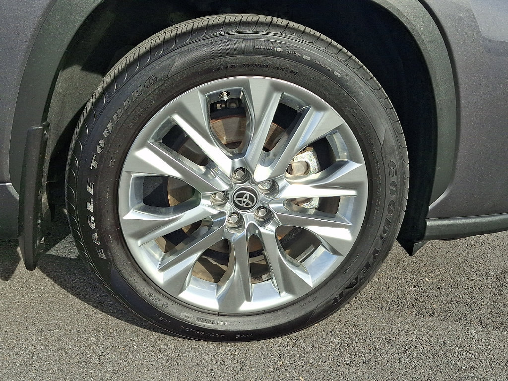 Certified 2022 Toyota Highlander Limited AWD/4WD image 11