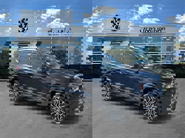 New 2025 Volkswagen Taos SE image 1