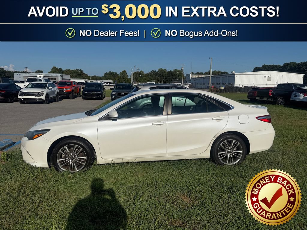 Used 2015 Toyota Camry SE FWD image 2