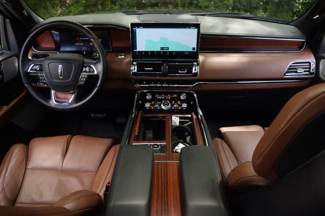 Used 2024 Lincoln Navigator L Reserve AWD/4WD image 8