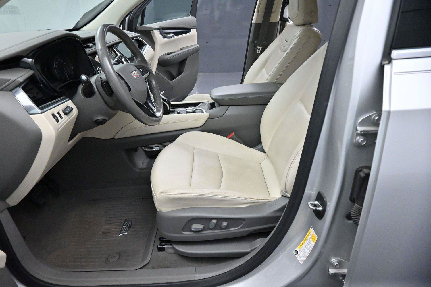 Used 2020 Cadillac XT6 Premium Luxury AWD/4WD image 15