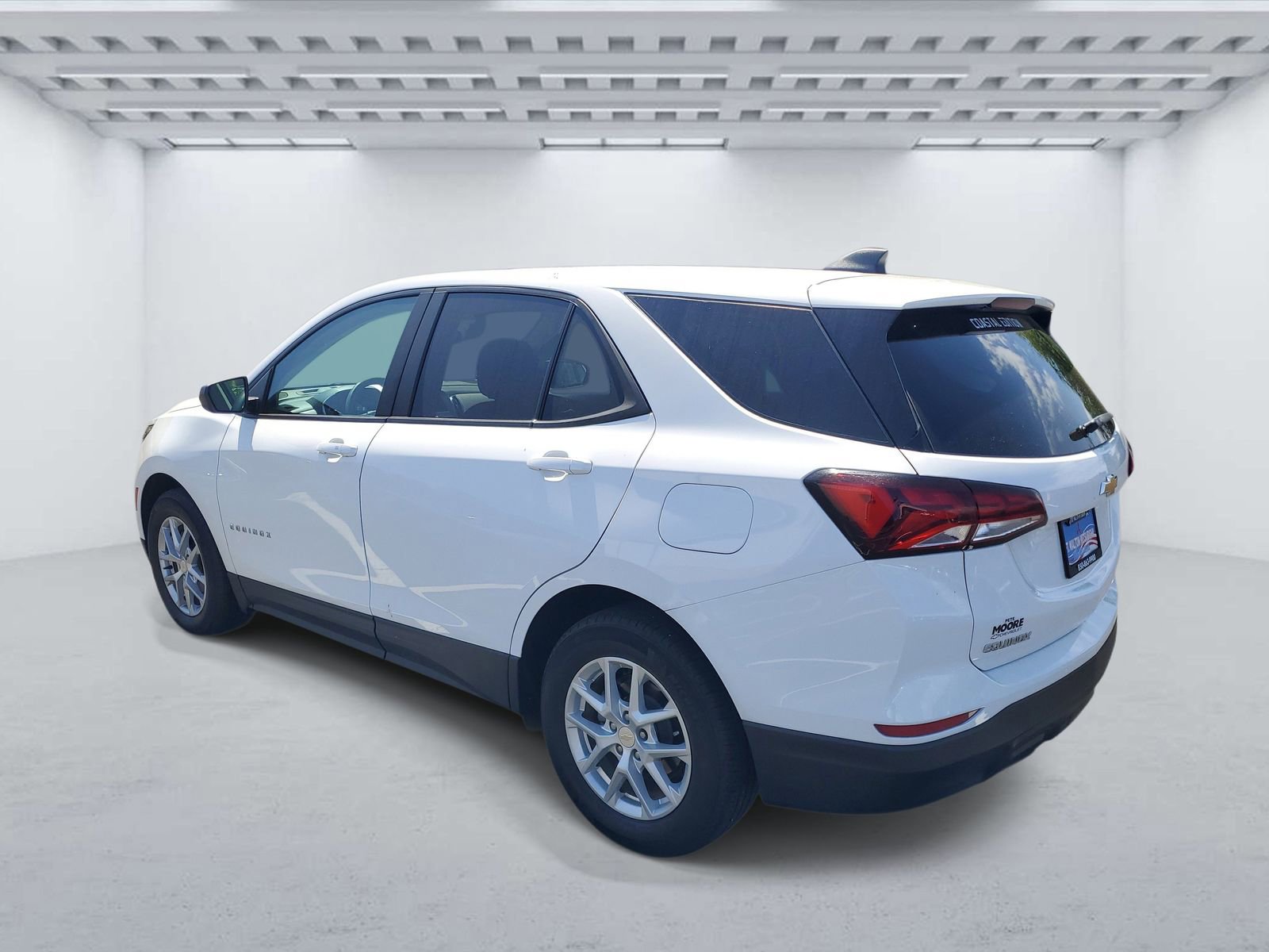 Used 2023 Chevrolet Equinox LS w/ LS Convenience Package image 3