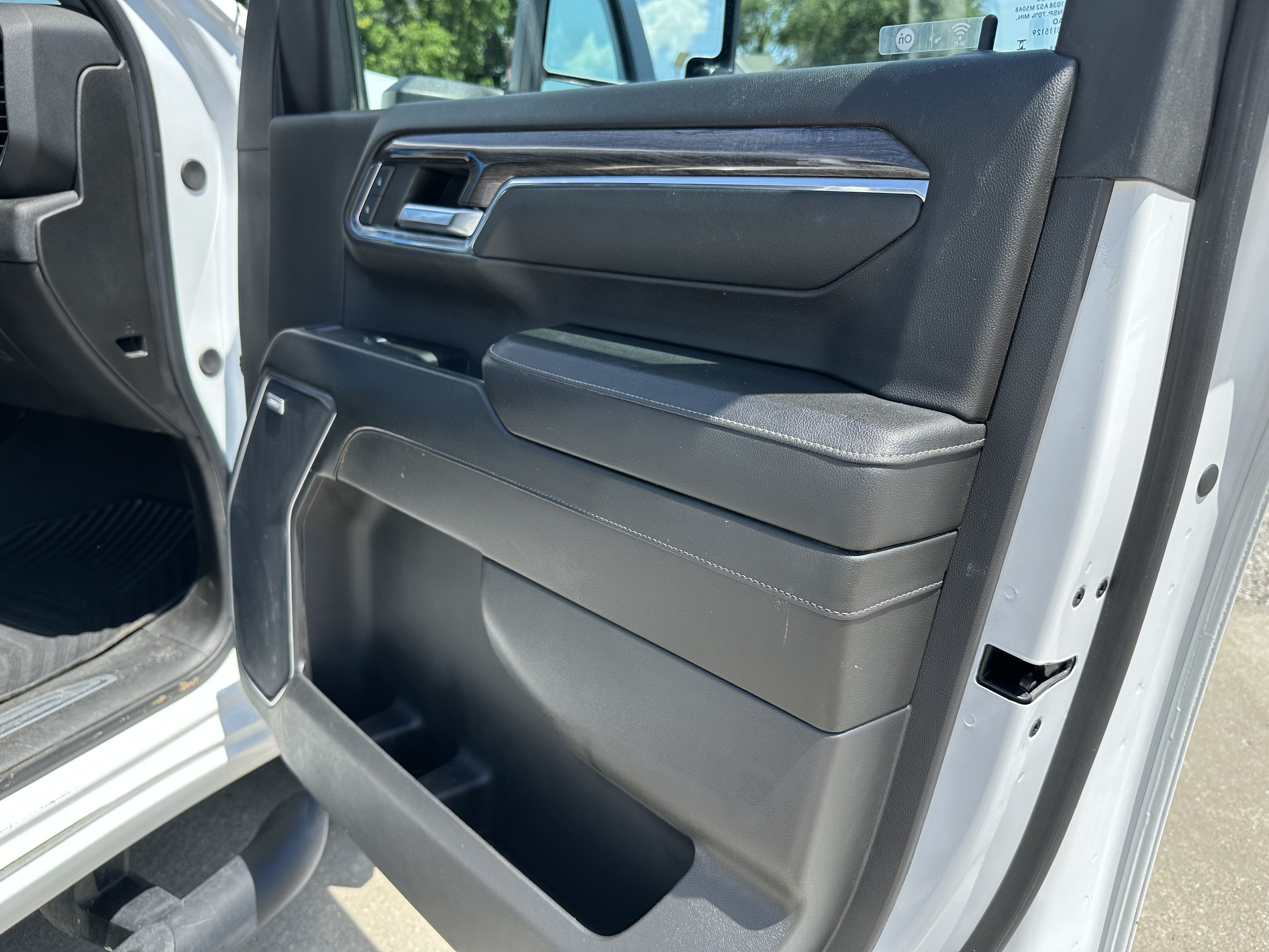 Used 2024 Chevrolet Silverado 2500 LTZ w/ LTZ Plus Package AWD/4WD image 30