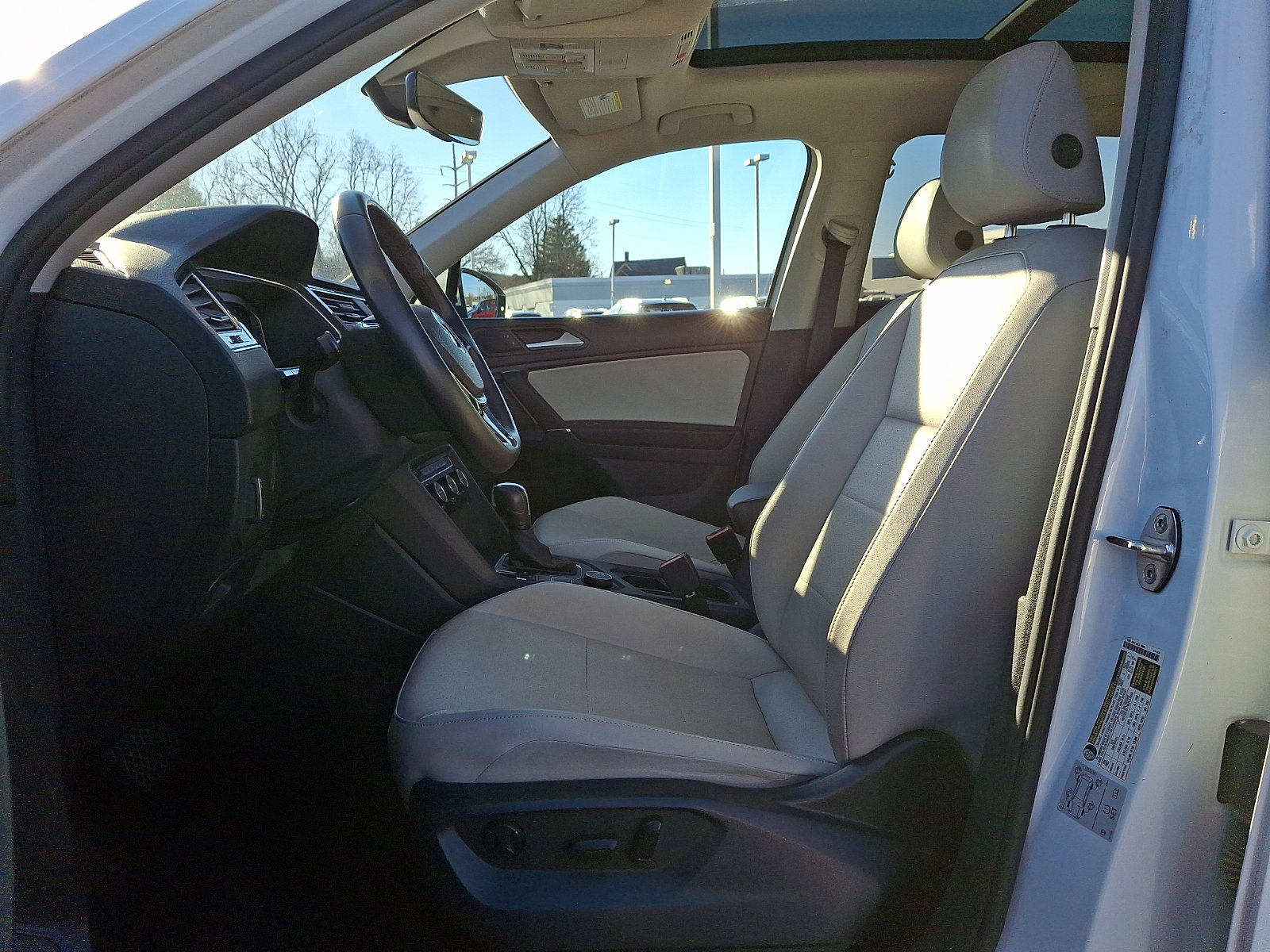 Used 2020 Volkswagen Tiguan SEL image 13