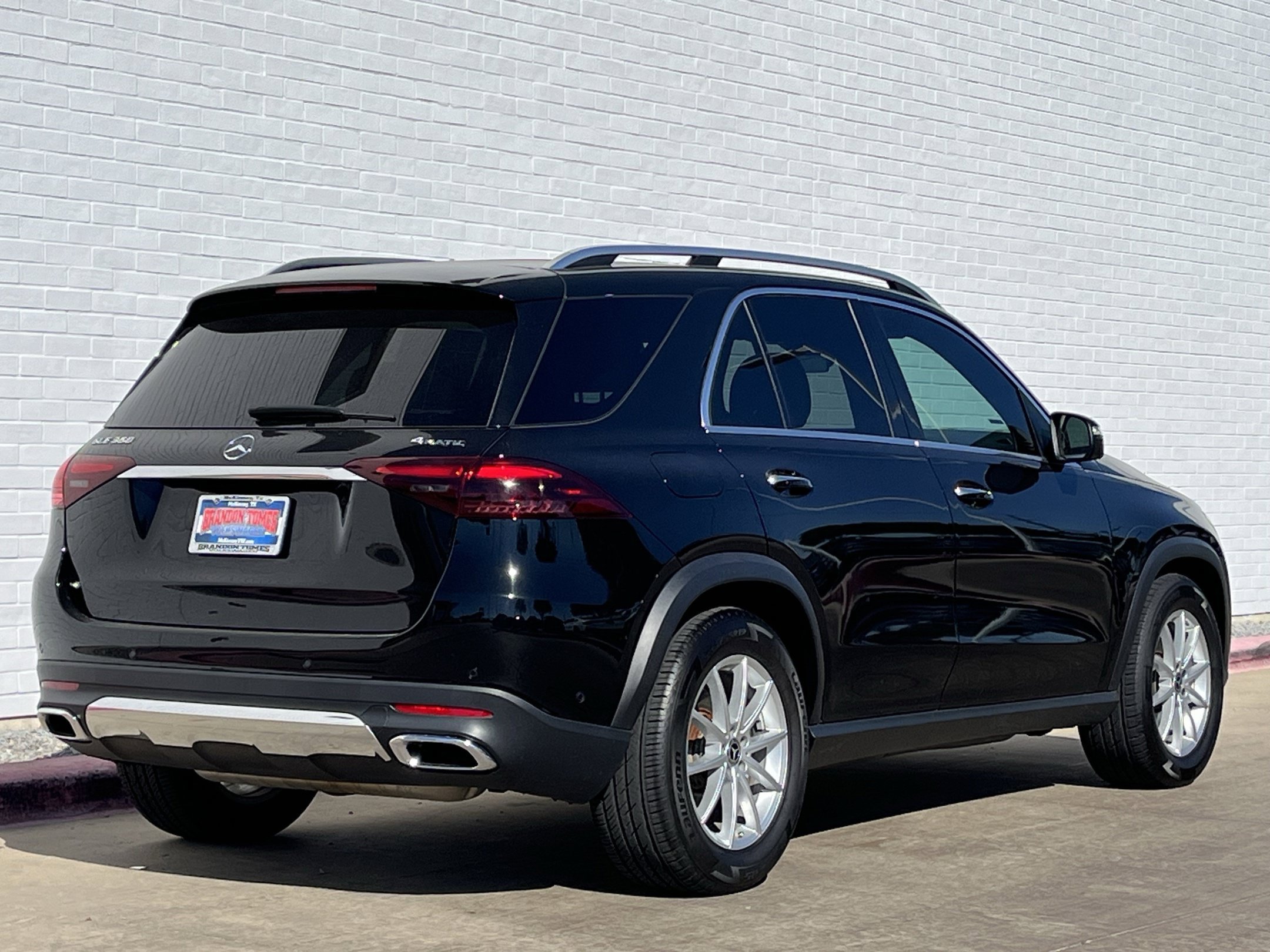 Used 2025 Mercedes-Benz GLE 350 4MATIC w/ Driver Assistance Package image 4