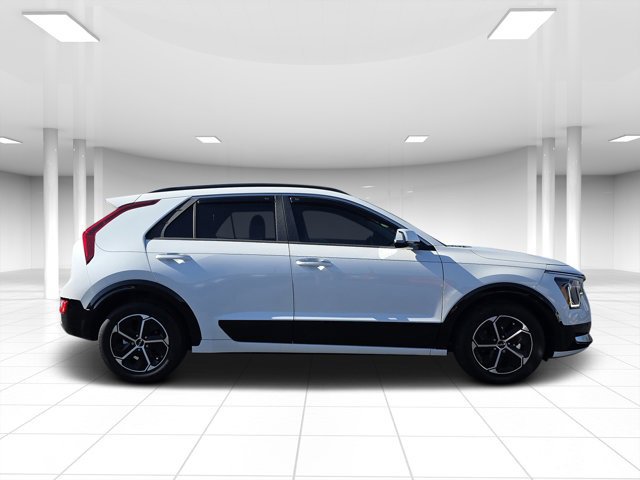 Used 2024 Kia Niro SX image 2