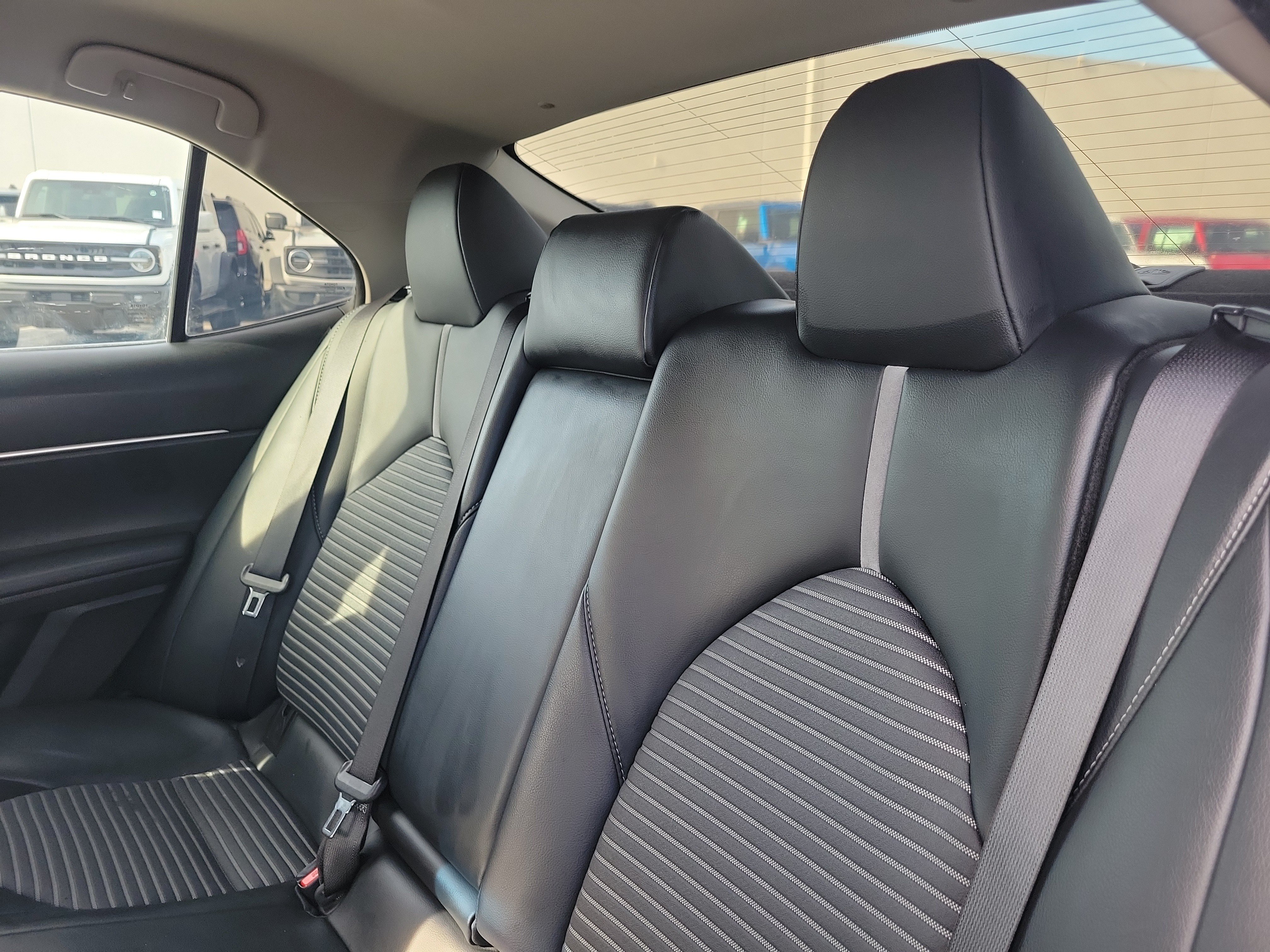 Used 2020 Toyota Camry SE FWD image 15