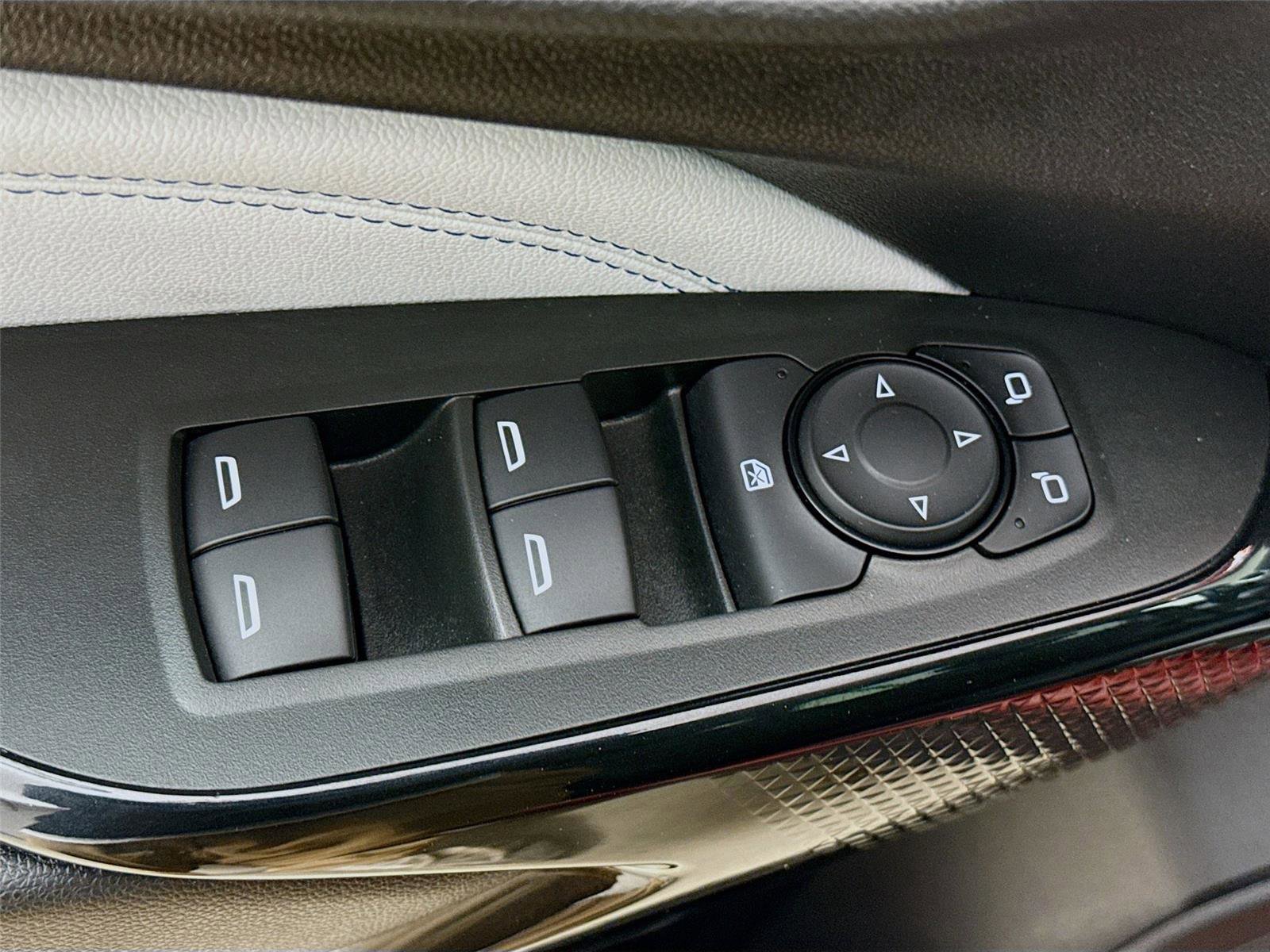 Used 2024 Chevrolet Trax LT w/ Driver Confidence Package FWD image 20