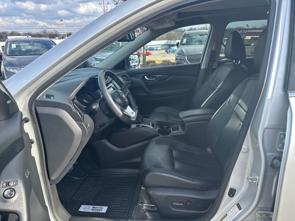 Used 2019 Nissan Rogue SL w/ Premium Package image 18