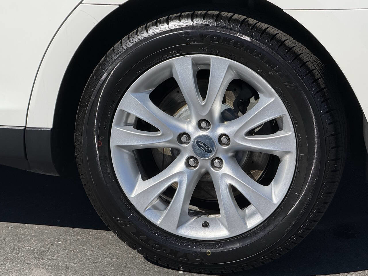 Used 2010 Ford Taurus SEL image 17