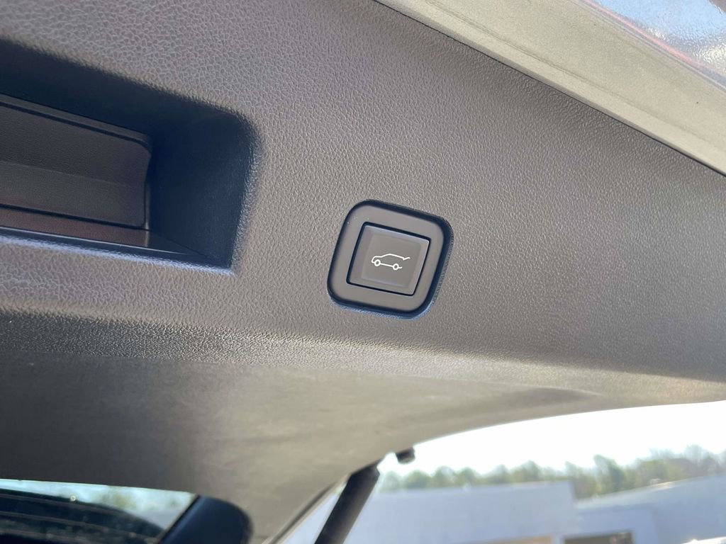 Used 2024 Chevrolet Traverse LT image 38