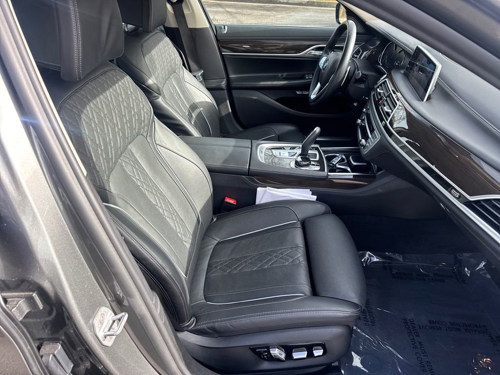 Used 2018 BMW 750i xDrive image 13